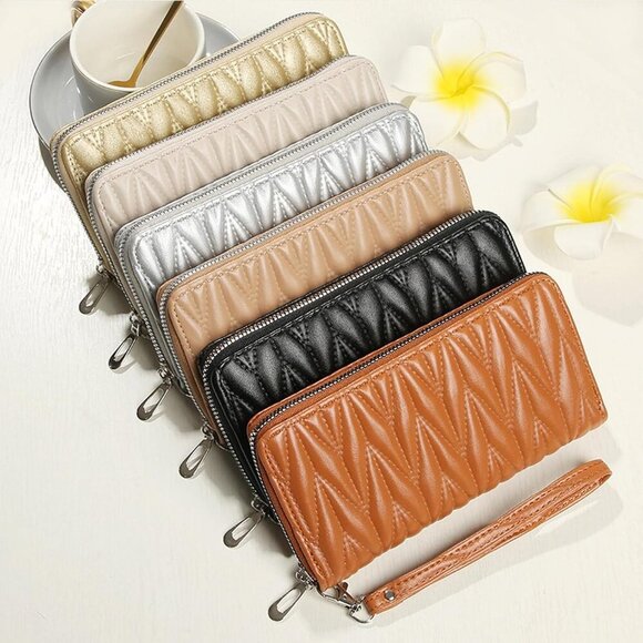 Women's RFID Wallet Vegan Leather Quilted Large Capacity Organizer - Picture 8 of 9